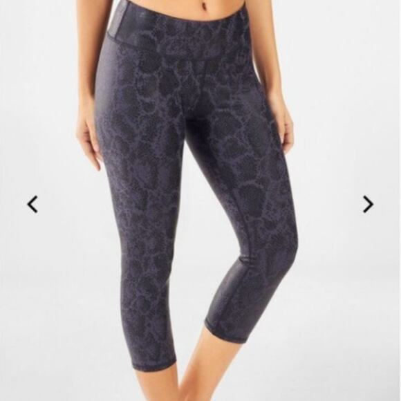 Powerhold By Fabletics Saloar Printed Crop Legging Size M - Picture 1 of 7